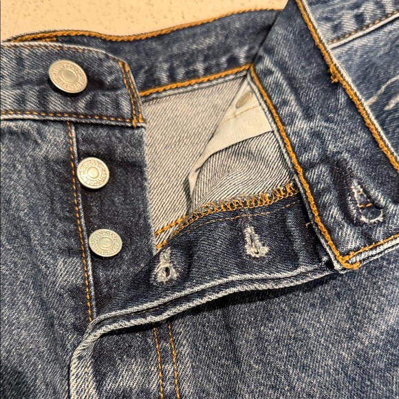 Distressed Denim Levi 501  Women Shorts - Picture 5 of 5